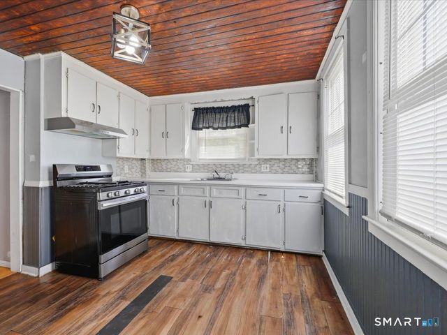 16 Grandview Terrace, Portland, CT 06480