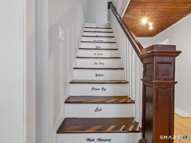 16 Grandview Terrace, Portland, CT 06480