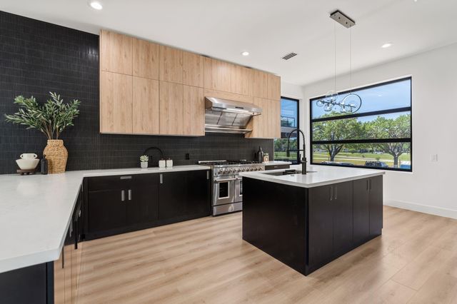 5734 N Braeswood Boulevard, Houston, TX 77096