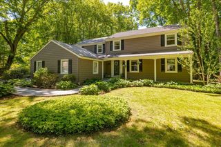 27 Tallwood Dr, Seekonk, MA 02771