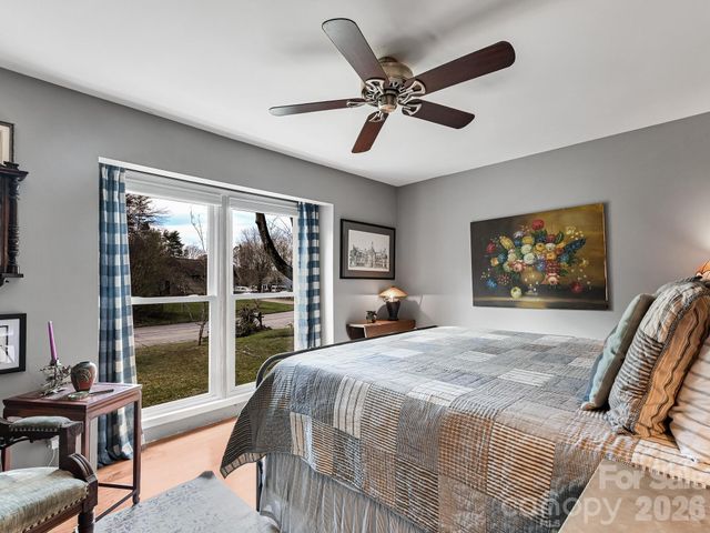 17 Marlwood Court 127, Asheville, NC 28804