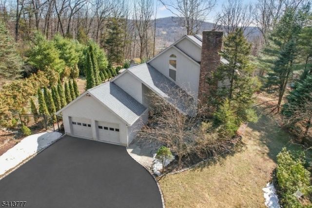 15 Mountain Spring Dr, Sparta Twp., NJ 07871