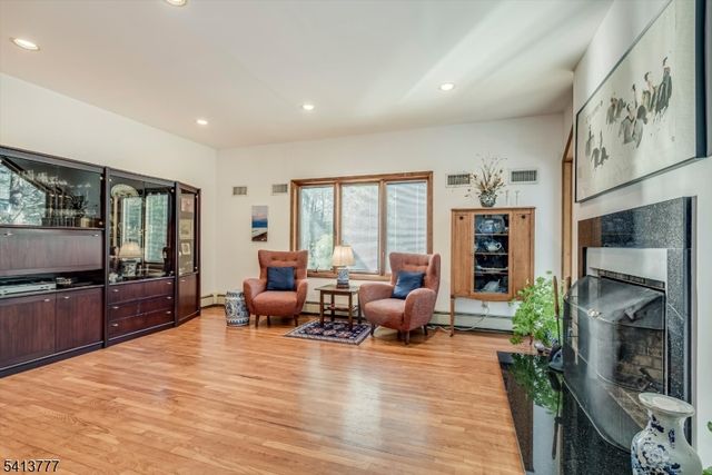 15 Mountain Spring Dr, Sparta Twp., NJ 07871