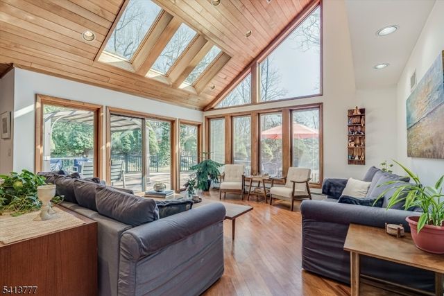 15 Mountain Spring Dr, Sparta Twp., NJ 07871