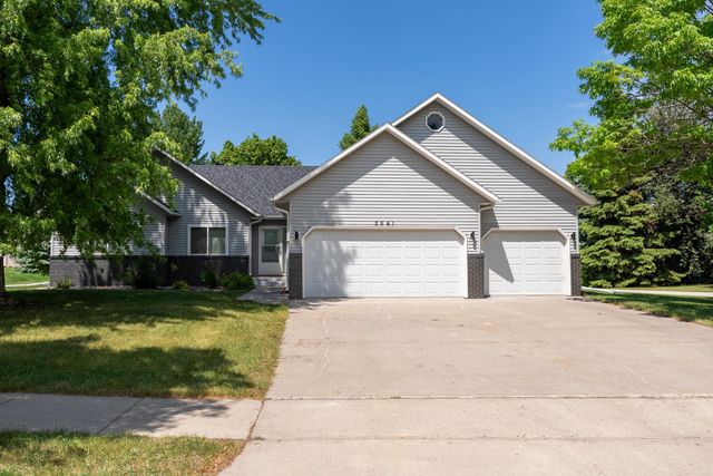 2541 S 26th Avenue S, Fargo, ND 58103