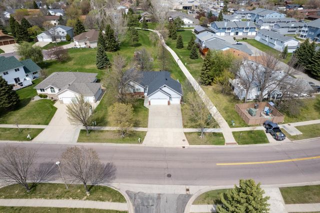 2541 S 26th Avenue S, Fargo, ND 58103