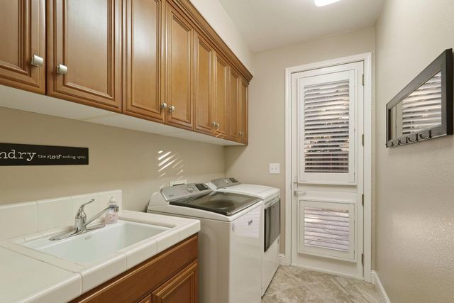 2246 Katzakian Way, Lodi, CA 95242