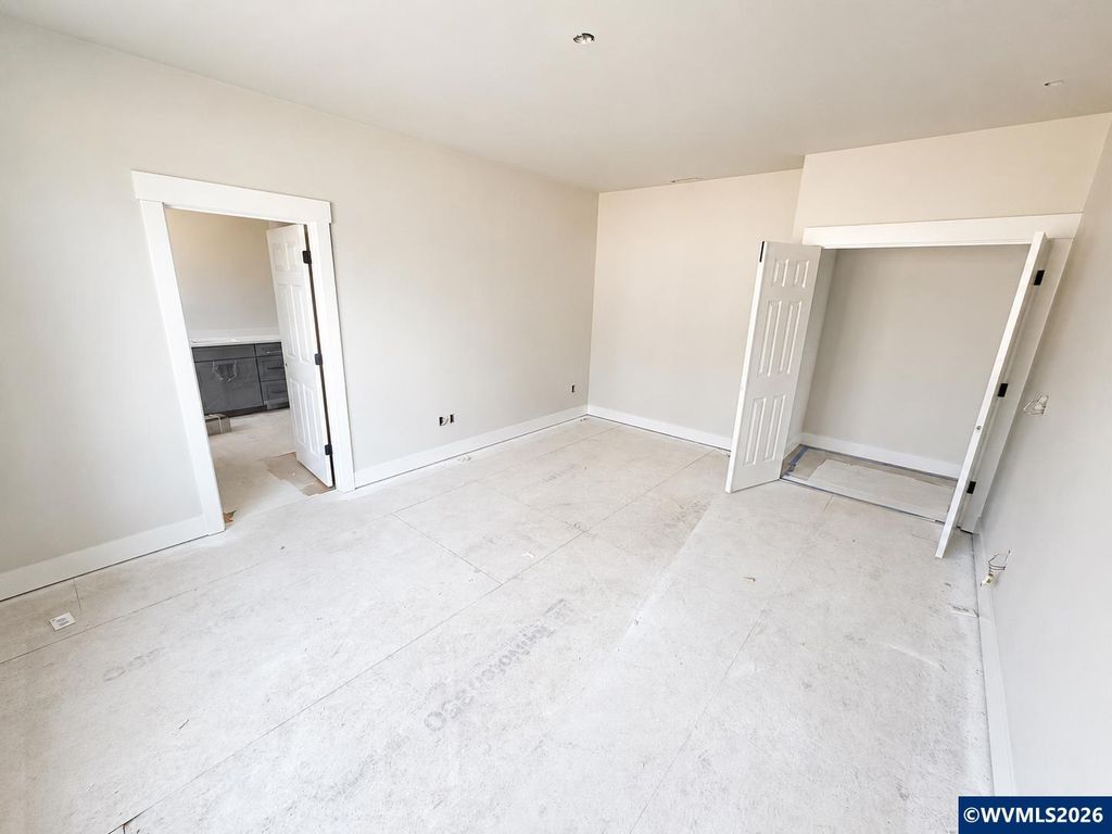 Image 8 of property listing at 981 W Washington St, Carlton, OR 97111