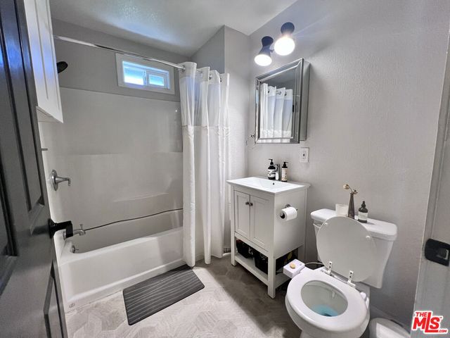 5623 Homeside Avenue, Los Angeles, CA 90016