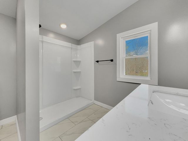 444 Dogwood Dr, Erin, TN 37061