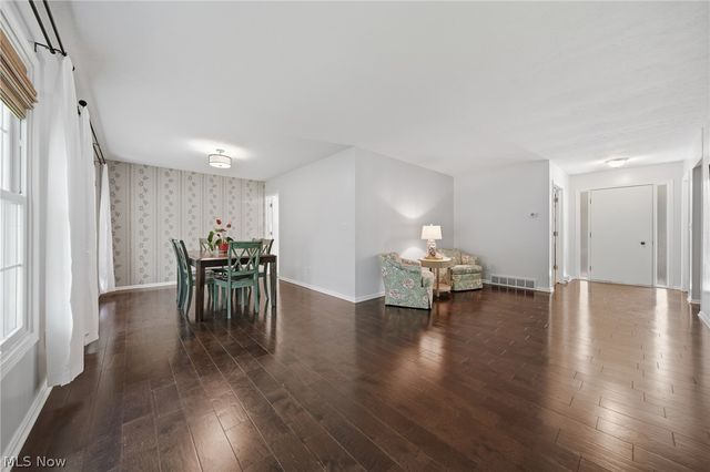 1484 Woodlake Boulevard, Stow, OH 44224