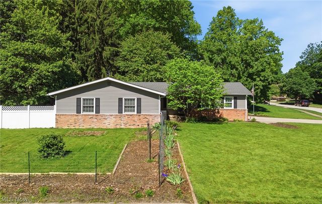 1484 Woodlake Boulevard, Stow, OH 44224