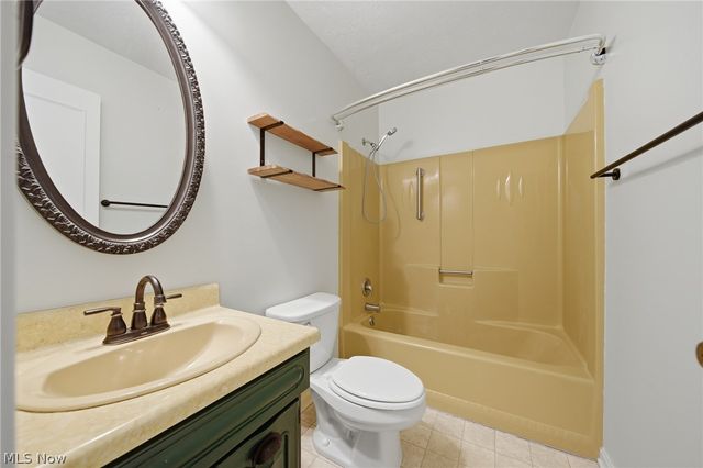 1484 Woodlake Boulevard, Stow, OH 44224