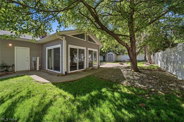 1484 Woodlake Boulevard, Stow, OH 44224
