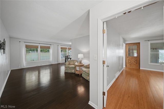 1484 Woodlake Boulevard, Stow, OH 44224