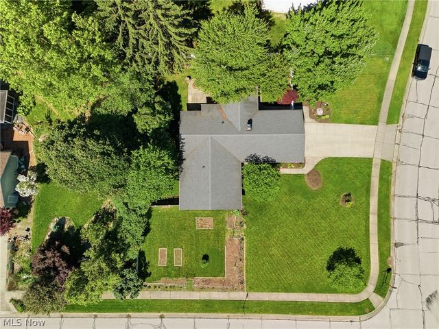 1484 Woodlake Boulevard, Stow, OH 44224