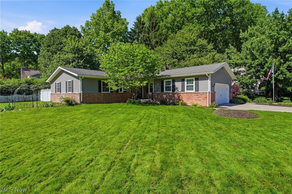 1484 Woodlake Boulevard, Stow, OH 44224