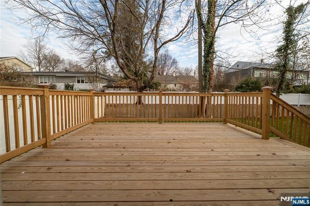 10 Eastbrook Drive, River Edge, NJ 07661