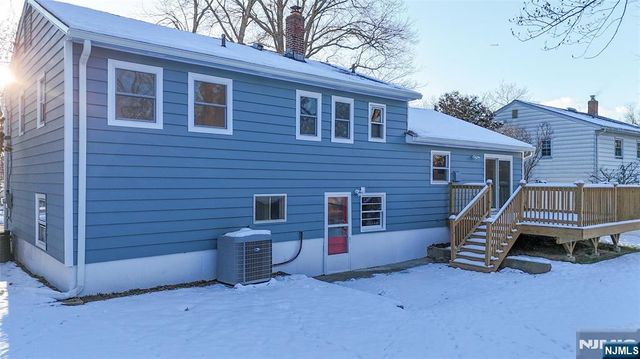 10 Eastbrook Drive, River Edge, NJ 07661