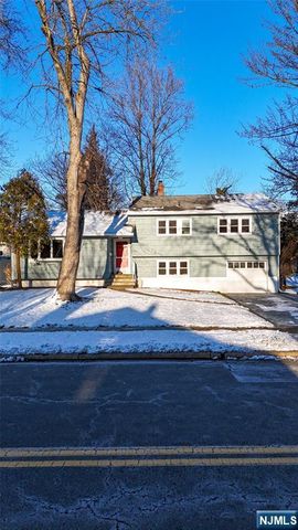 10 Eastbrook Drive, River Edge, NJ 07661