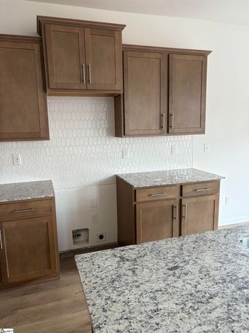 5082 Sunnycreek Drive, Boiling Springs, SC 29316