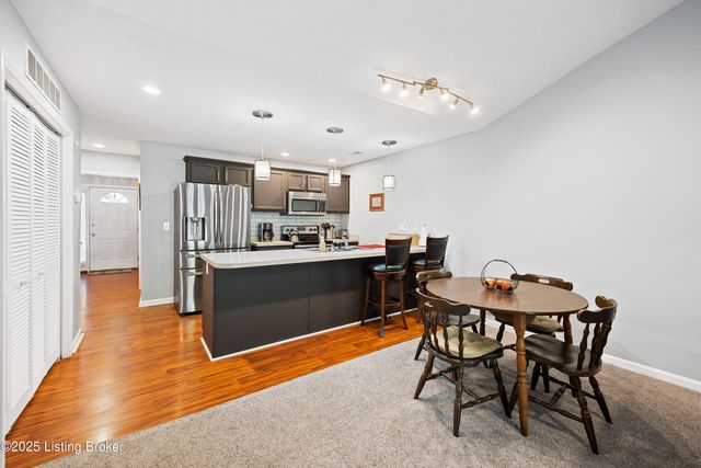 12425 Spring Meadow Dr, Louisville, KY 40229