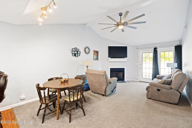 12425 Spring Meadow Dr, Louisville, KY 40229