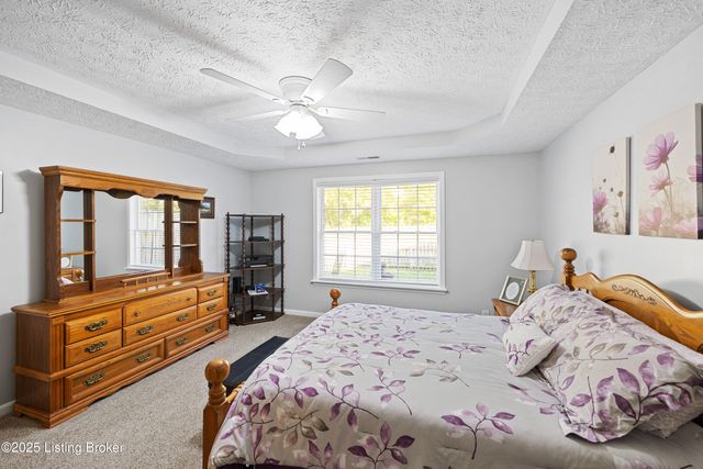 12425 Spring Meadow Dr, Louisville, KY 40229