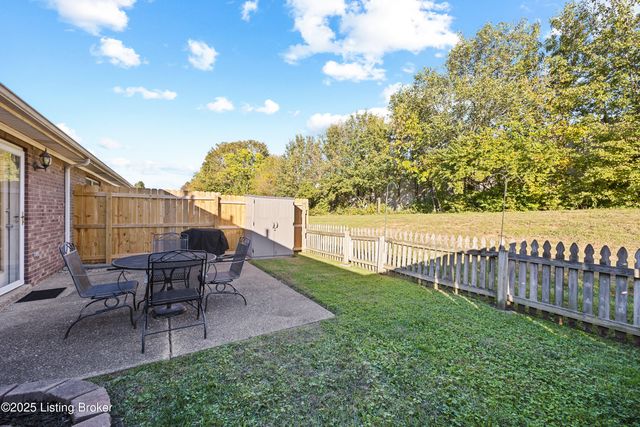 12425 Spring Meadow Dr, Louisville, KY 40229