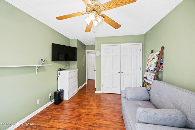 12425 Spring Meadow Dr, Louisville, KY 40229