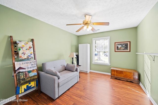 12425 Spring Meadow Dr, Louisville, KY 40229