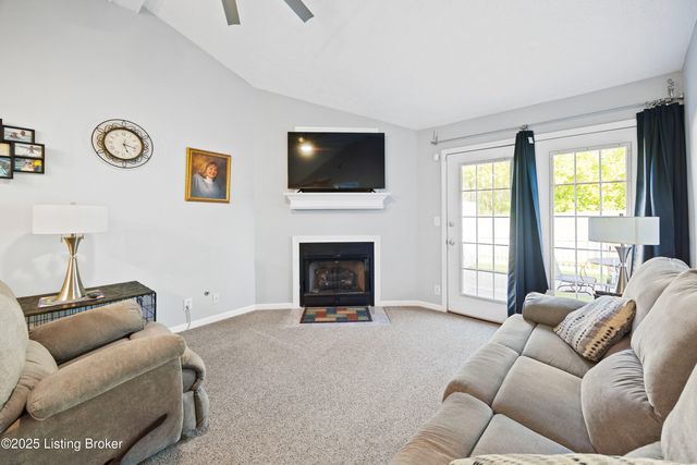 12425 Spring Meadow Dr, Louisville, KY 40229