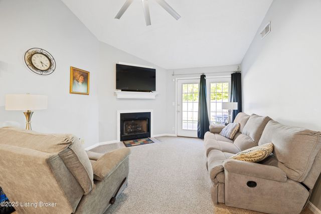 12425 Spring Meadow Dr, Louisville, KY 40229