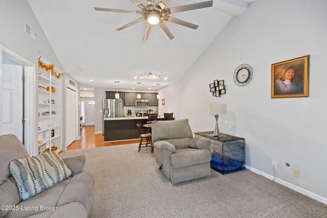12425 Spring Meadow Dr, Louisville, KY 40229
