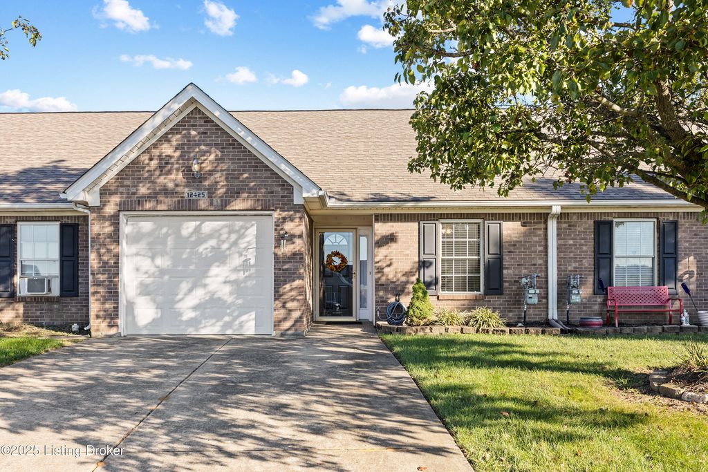12425 Spring Meadow Dr, Louisville, KY 40229