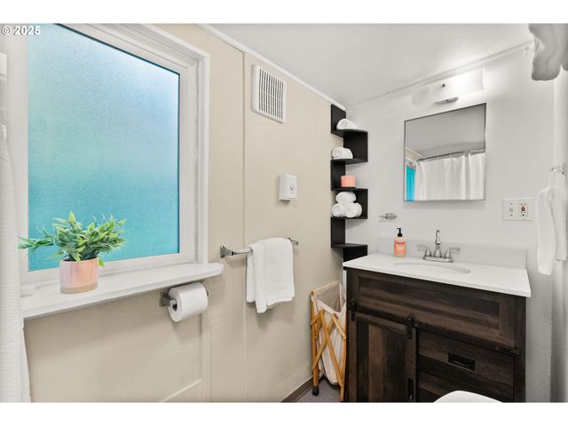 1933 E 28th Ave, Eugene, OR 97403