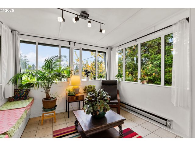 1933 E 28th Ave, Eugene, OR 97403