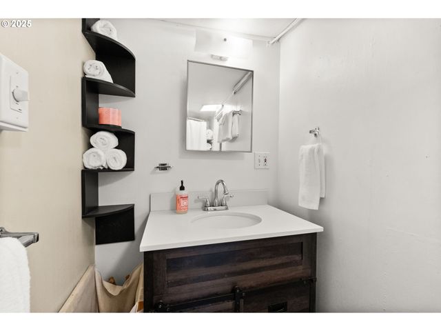 1933 E 28th Ave, Eugene, OR 97403