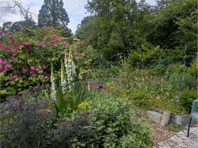 1933 E 28th Ave, Eugene, OR 97403