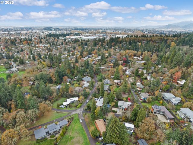 1933 E 28th Ave, Eugene, OR 97403