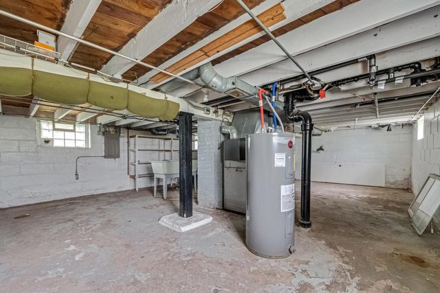 2436 E Whittaker AVENUE, Saint Francis, WI 53235