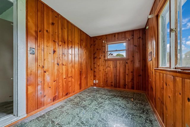 2436 E Whittaker AVENUE, Saint Francis, WI 53235