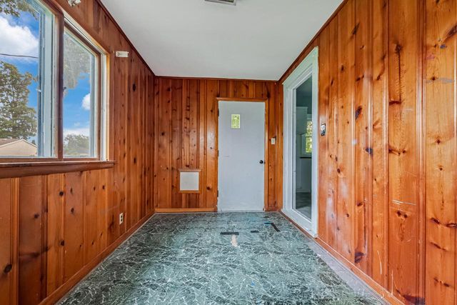 2436 E Whittaker AVENUE, Saint Francis, WI 53235