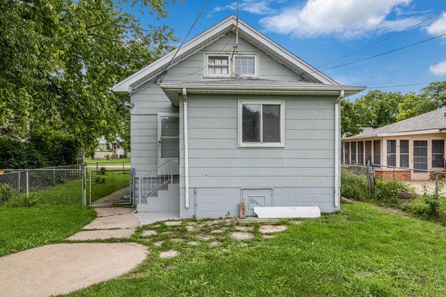 2436 E Whittaker AVENUE, Saint Francis, WI 53235