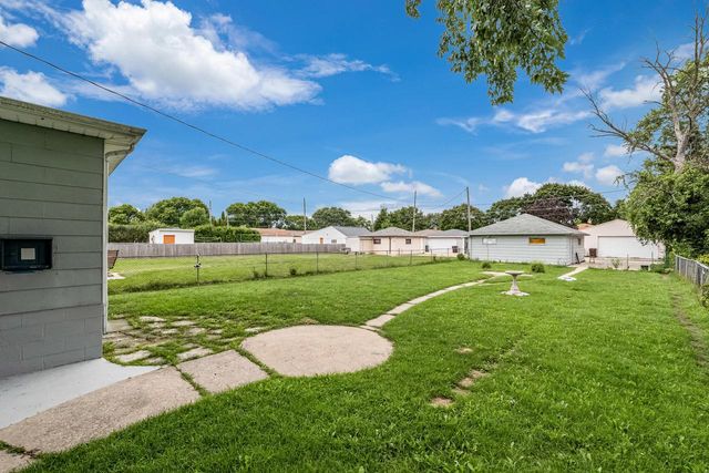 2436 E Whittaker AVENUE, Saint Francis, WI 53235