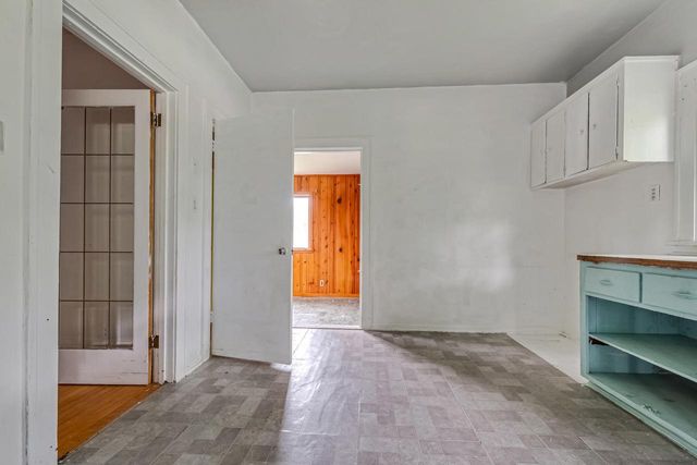 2436 E Whittaker AVENUE, Saint Francis, WI 53235