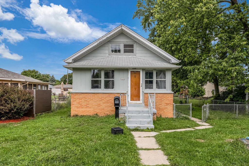 2436 E Whittaker AVENUE, Saint Francis, WI 53235