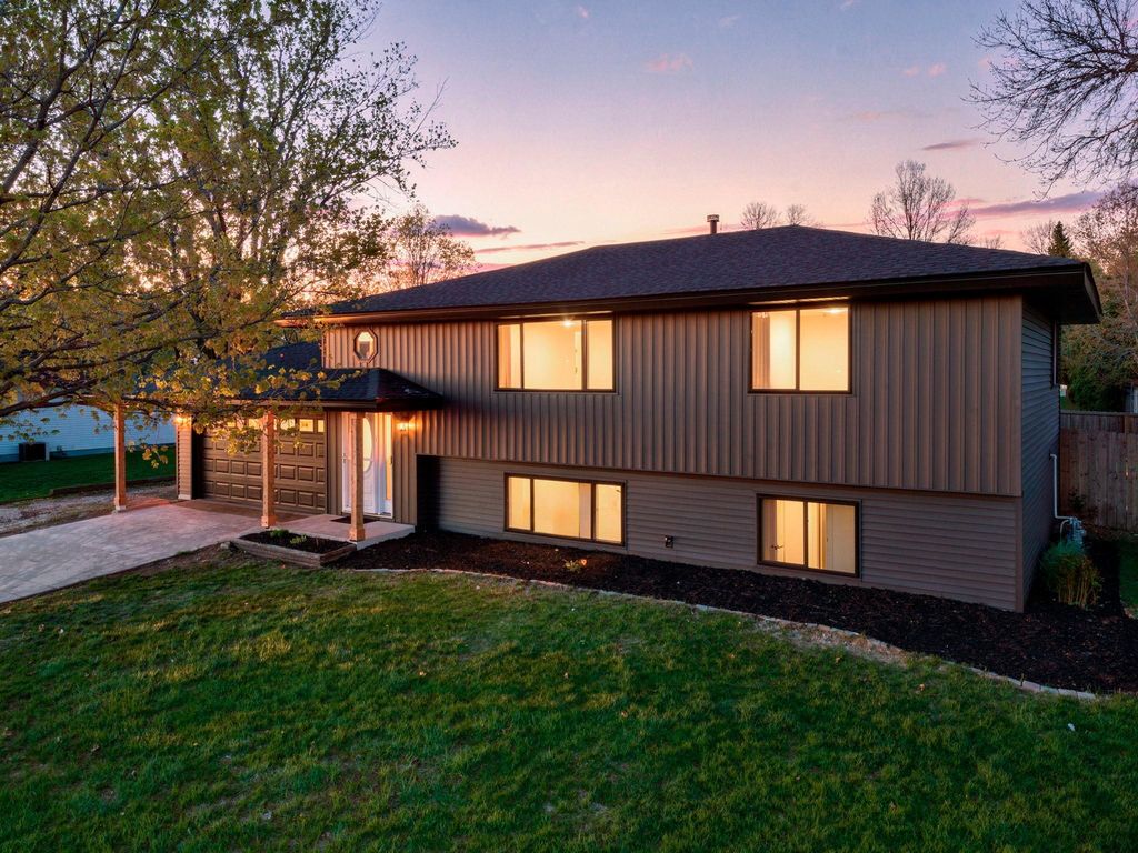 1600 Roosevelt Drive W, Northfield, MN 55057 — exterior