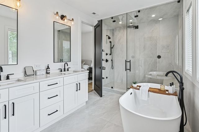 2708 N Albany Avenue, Chicago, IL 60647