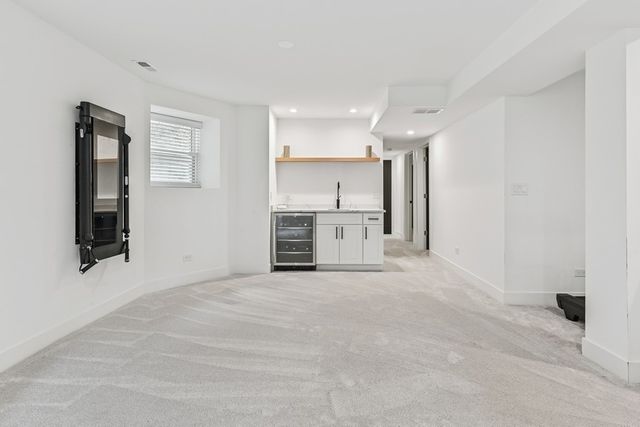 2708 N Albany Avenue, Chicago, IL 60647